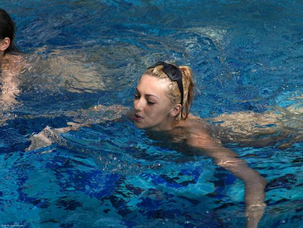 Anna S., Angelica und Paulina am Pool #51